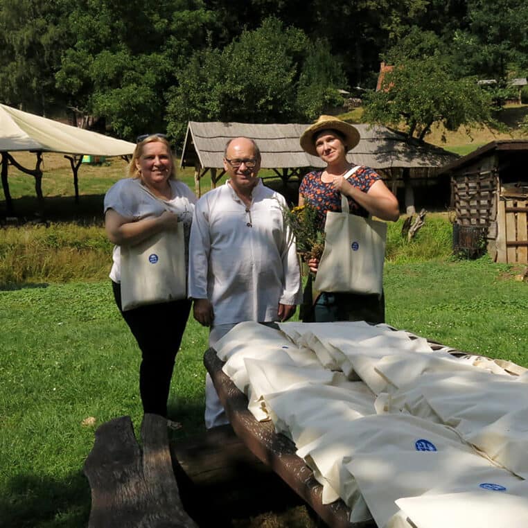 293033735_2049482751890190_3091579359318558002_n